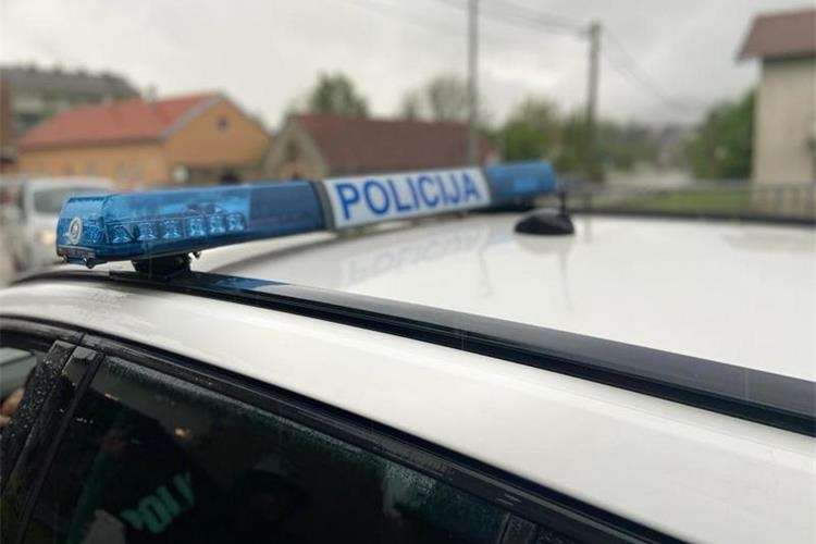 PU ZADARSKA U Bilišanima sletio autobus koji je prevozio učenike, tri osobe ozlijeđene