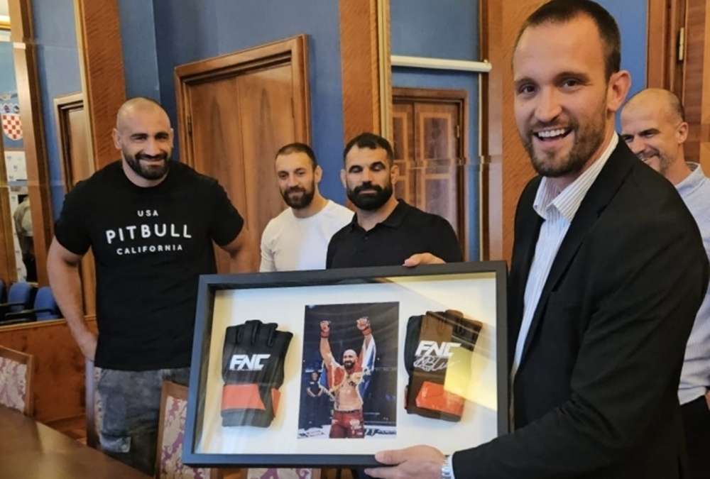 MMA borac Martin Batur na prijemu kod gradonačelnika Erlića