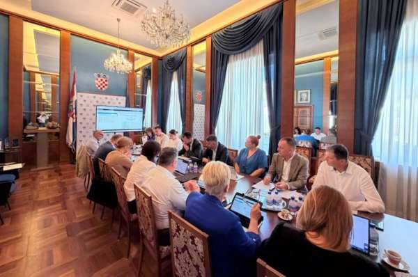 Održan Kolegij gradonačelnika: od upravljanja grobljima i taxi prijevoza do ljetnih programa i socijalnih mjera