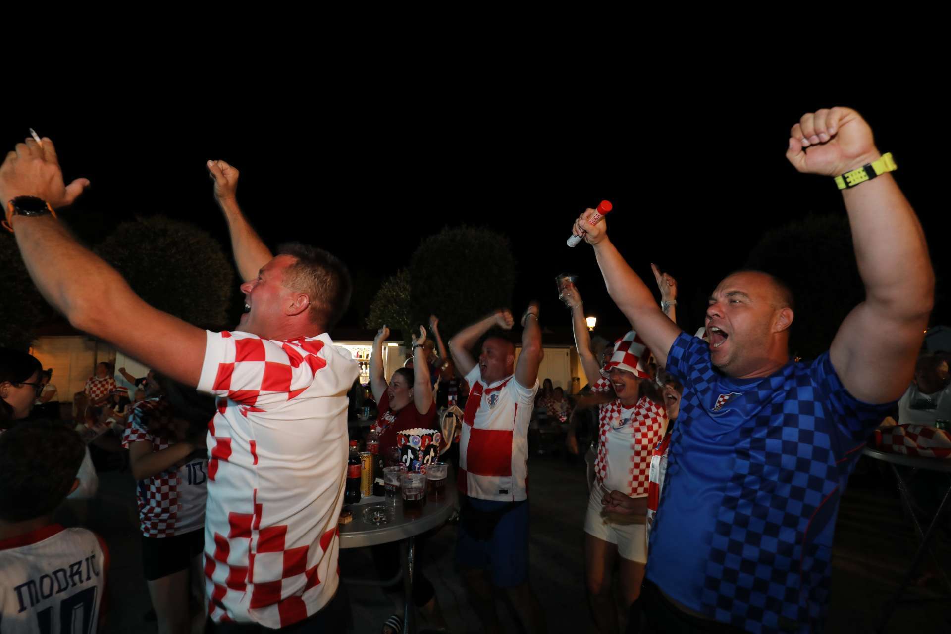 VIR Puno emocija na Trgu svetoga Jure tijekom praćenja prijenosa utakmice Hrvatska – Engleska.
