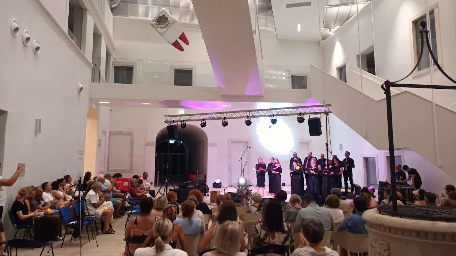 LIGA PROTIV RAKA U atriju Providurove palače održan humanitarni koncert mješovitog zbora „Lanterna“
