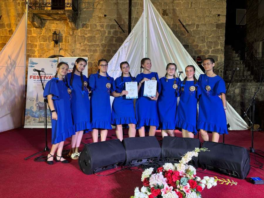 Srebro za dječju klapu Kapelin Glazbene škole Blagoje Bersa s natjecanja u Crnoj Gori