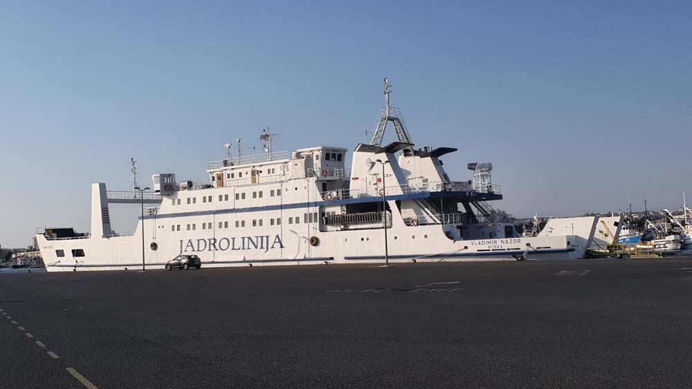 NEMA PREDAJE Hoće li trajektnu liniju Zadar - Preko preuzeti sumnjivi talijanski brodar ili ima nade za Jadroliniju?