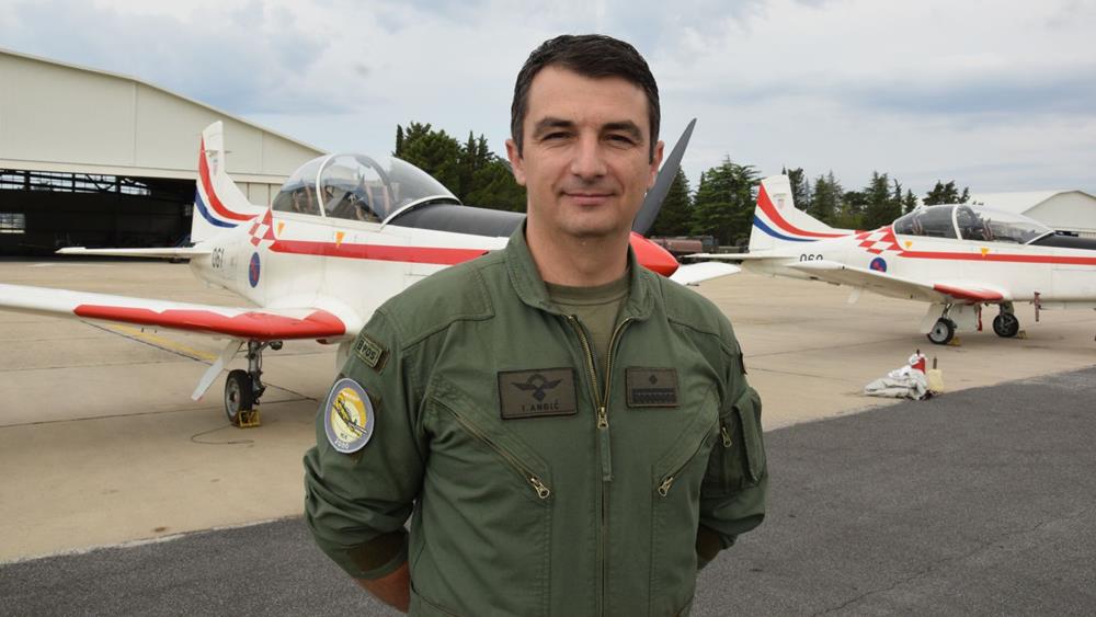 ČLAN KRILA OLUJE Bojnik Anđić ostvario 2000 sati naleta na Pilatusu PC-9M