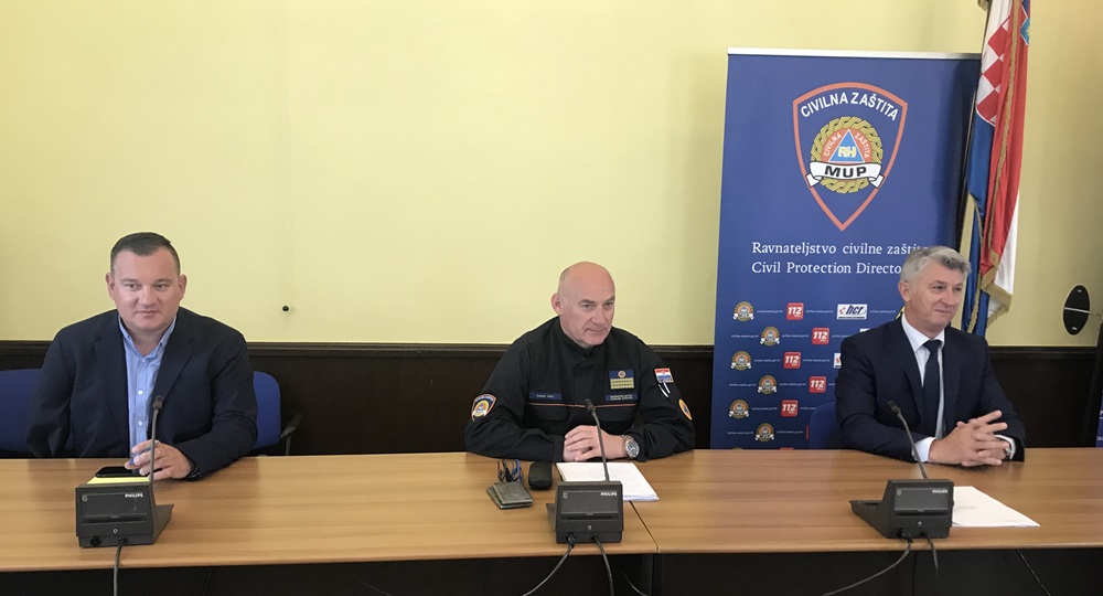 POMOĆNIK MINISTRA UNUTARNJIH POSLOVA DAMIR TRUT I ŽUPAN LONGIN Očekujemo velik broj turista jer je Hrvatska sigurna zemlja