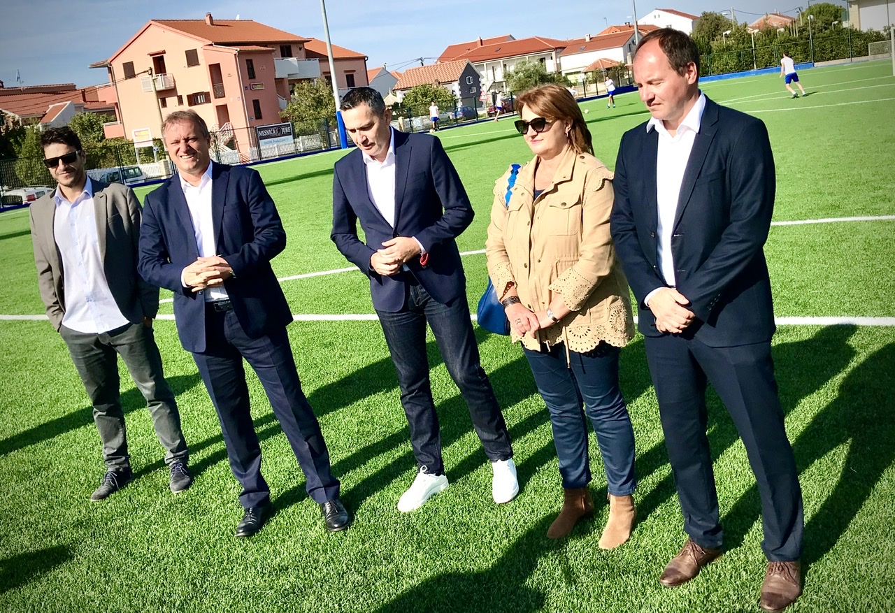 NA POMOĆNOM STANOVA POHVALILI SE ULAGANJEM Zadar bogatiji za dva nogometna igrališta s umjetnom travom