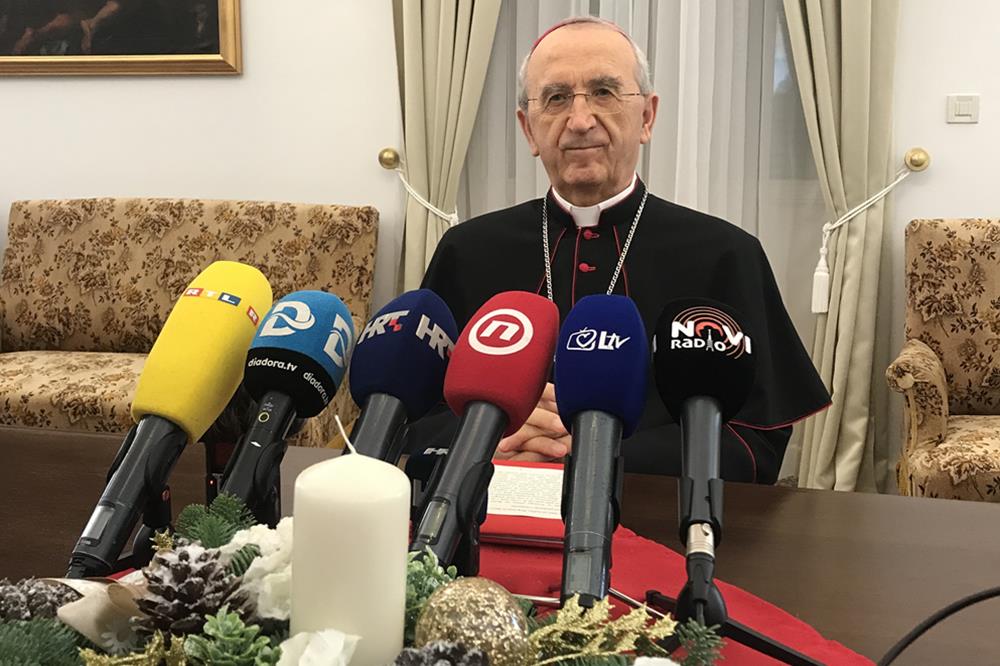 BOŽIĆNA ČESTITKA ZADARSKOG NADBISKUPA ŽELIMIRA PULJIĆA Dijete nam se rodilo, Bog nam je darovan!