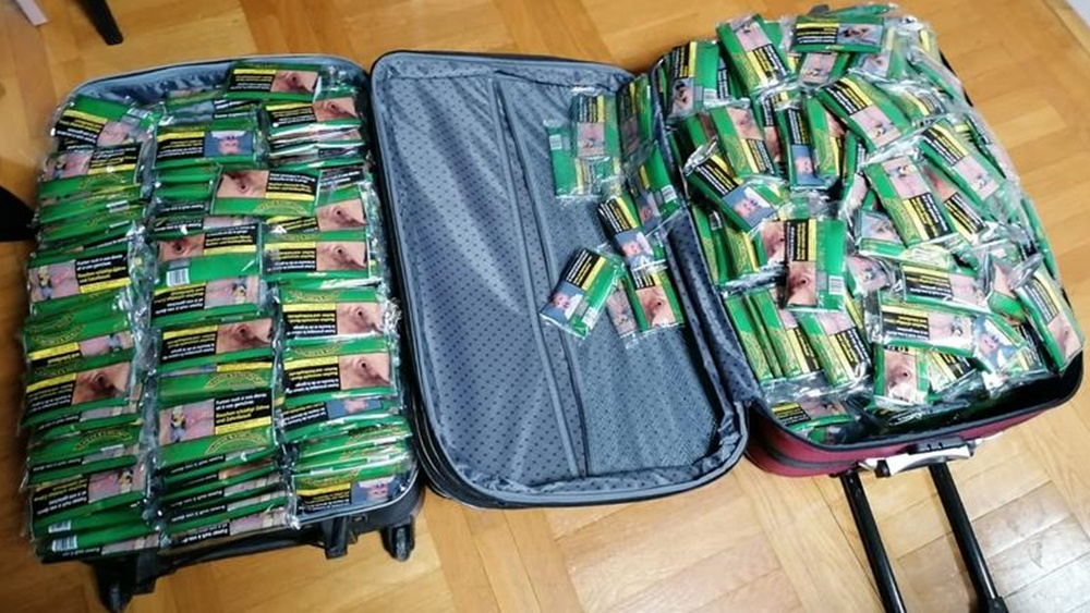 PUNI KOFERI DUHANA U Gračacu uhvaćen s 40 kg duhana vrijednog 60 tisuća kuna