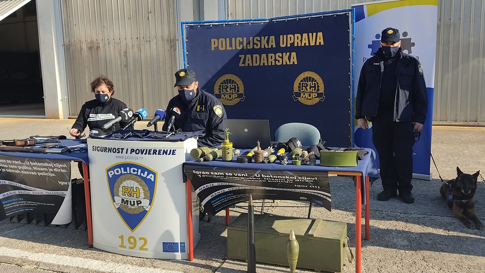 MANJE ORUŽJA - MANJE TRAGEDIJA: Građani tijekom veljače policiji predali 25 ručnih bombi