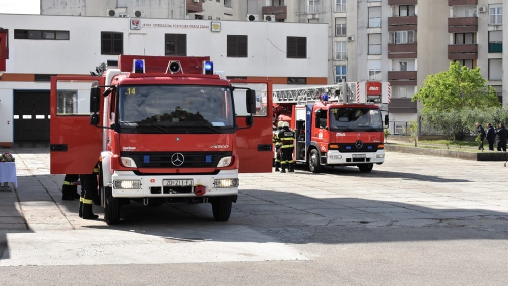 OBROVAC Gori zgrada u centru grada, stanari evakuirani