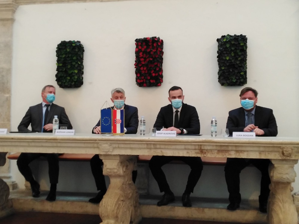 Ministar Aladrović u Zadru o covid-dodatku za umirovljenike, hospiciju, centru Mocire...