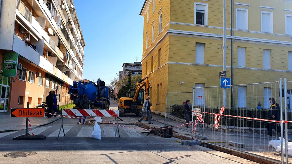 PRIVREMENA REGULACIJA PROMETA Radovi na ugradnji plinskog sustava kod trga Kneza Višeslava