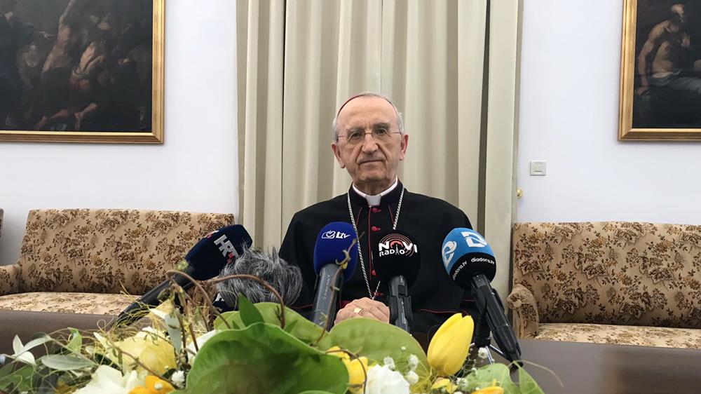 USKRSNA ČESTITKA NADBISKUPA PULJIĆA "Bogu smo zahvalni što se naši očevi nisu dali pokolebati, nego su s vjerom u Uskrsloga ustrajali u svim burama i olujama"