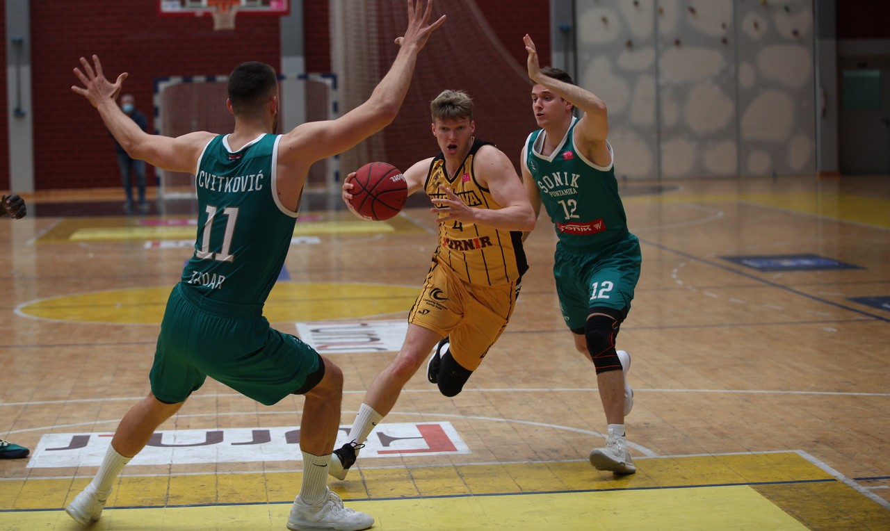 Furnir u Dubravi bolji od Sonik Puntamike