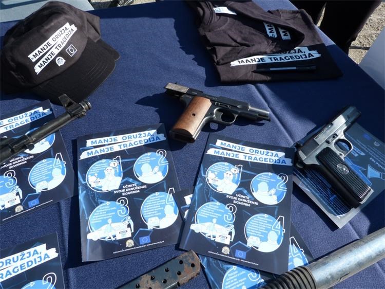 Policiji predano 15 ručnih bombi i preko 1000 kom raznog streljiva