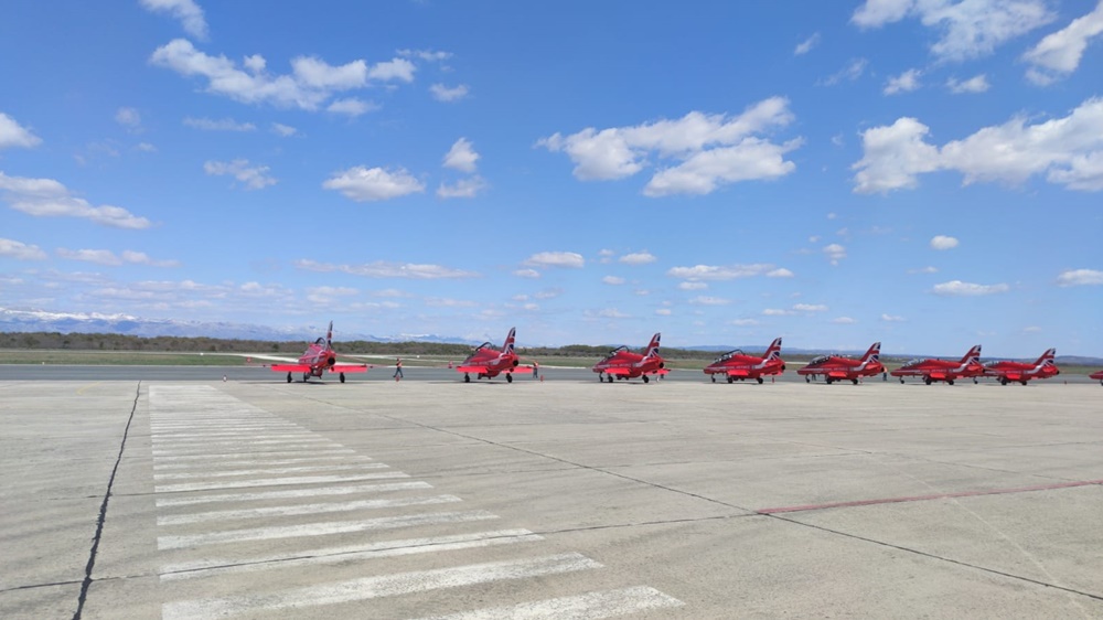 Akro grupa „Red Arrows“ posjetila  pilote „Krila Oluje“