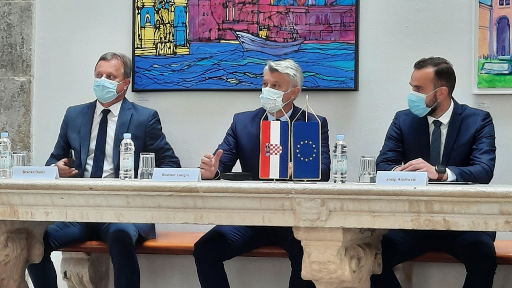 PROJEKT "ZAŽELI - PROGRAM ZAPOŠLJAVANJA ŽENA- FAZA II"  Ministar Aladrović u Zadar donio ugovore vrijedne gotovo 12 milijuna kuna