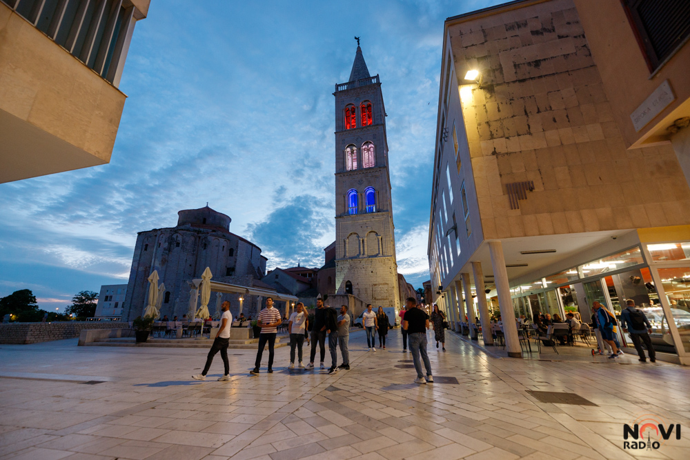 FOTO: Večer uoči Dana državnosti - Stošija zasjala u bojama zastave