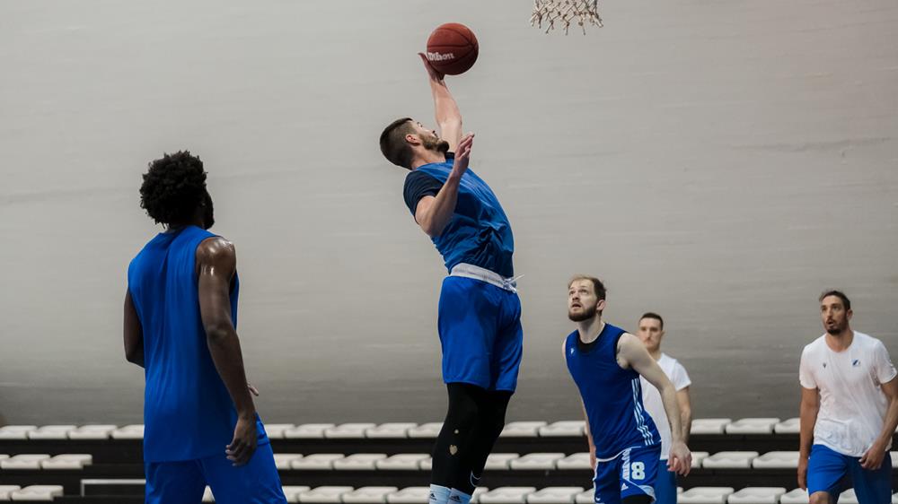 POČINJE LOV ZA TROFEJ KK Zadar u četvrtfinalu doigravanja dočekuje Šibenku