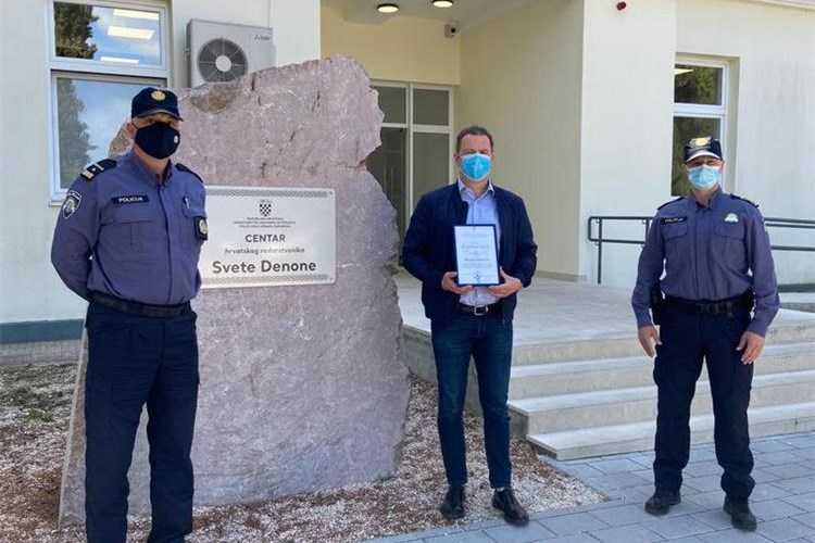 Zadarska policija uručila zahvalnicu Hrvoju Petričiću za hrabrost i građansku požrtvovnost