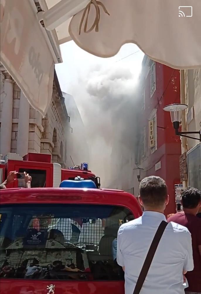 Nema opasnosti od širenja požara, vatrogasci će čitavu noć biti na terenu