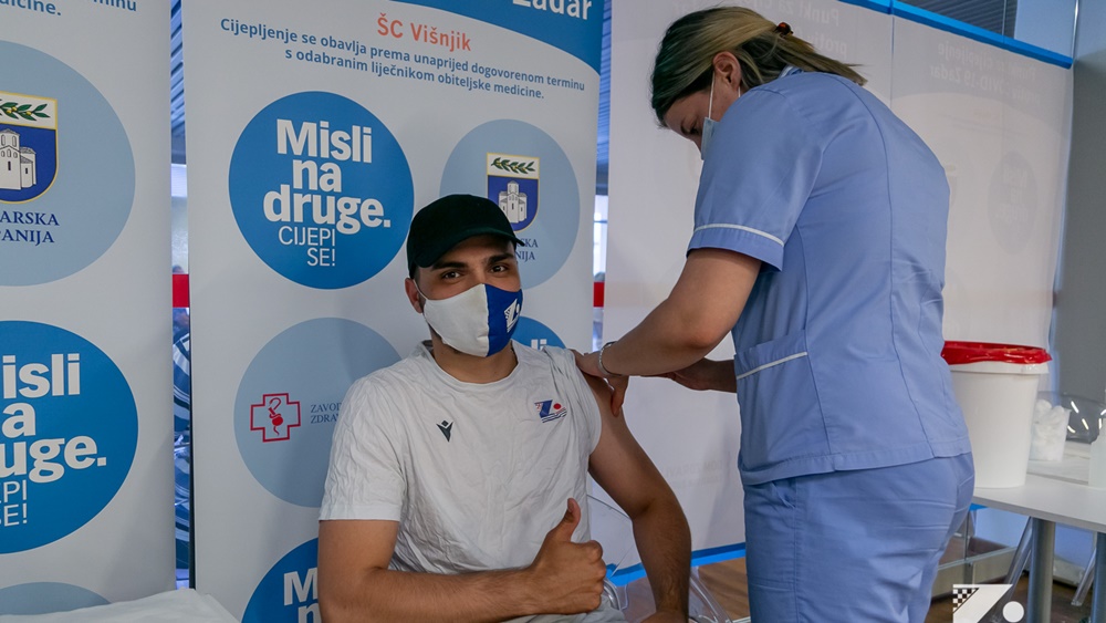 CIJEPI SE ZADRE MOLIM TE! KK Zadar poziva navijače na cijepljenje i slikanje s trofejom prvaka