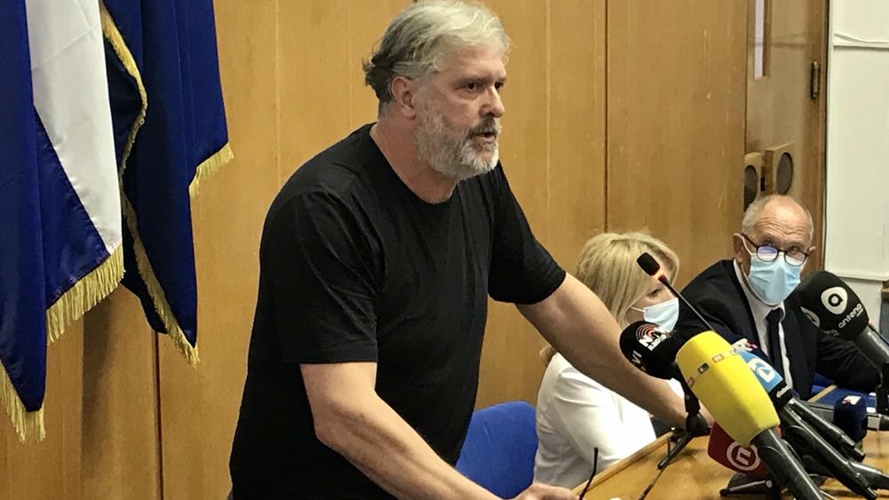 NIJE IZGLASANA TOČKA O POSKUPLJENJU ODVOZA OTPADA Enio ponovio zašto neće podržati niti jedan projekt na gradskom  vijeću,  a direktoru Čistoće poručio da prestane zapošljavati ljude u kancelariji!