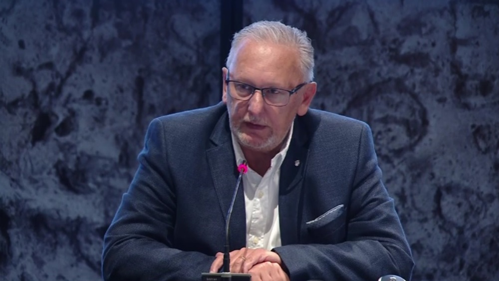 Božinović: "U ovom trenutku nema ukidanja COVID potvrda"