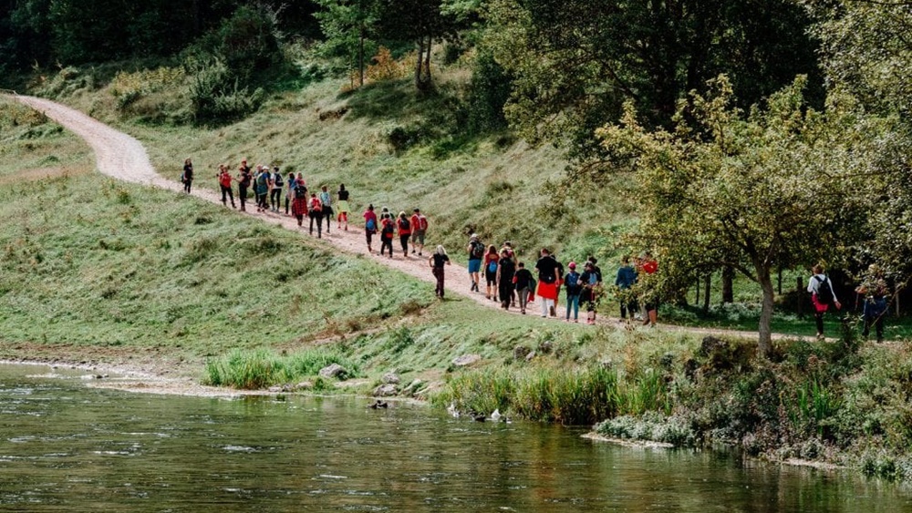 HRVATSKI FESTIVAL HODANJA I OVE GODINE U RUJNU U LICI Treće izdanje Hrvatskog Festivala Hodanja održava se u Gospiću i Otočcu