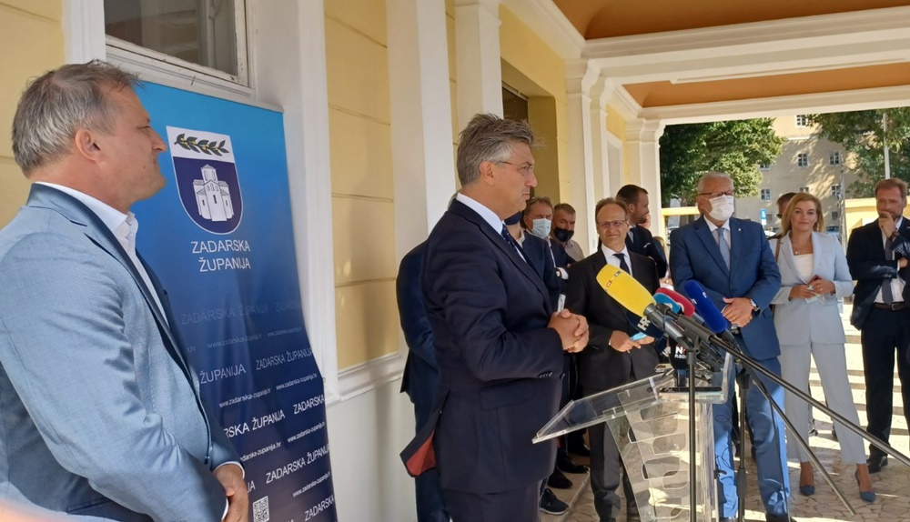 Plenković sa županom Longinom i gradonačelnikom Dukićem o turističkoj sezoni, stopi zaposlenosti i projektima