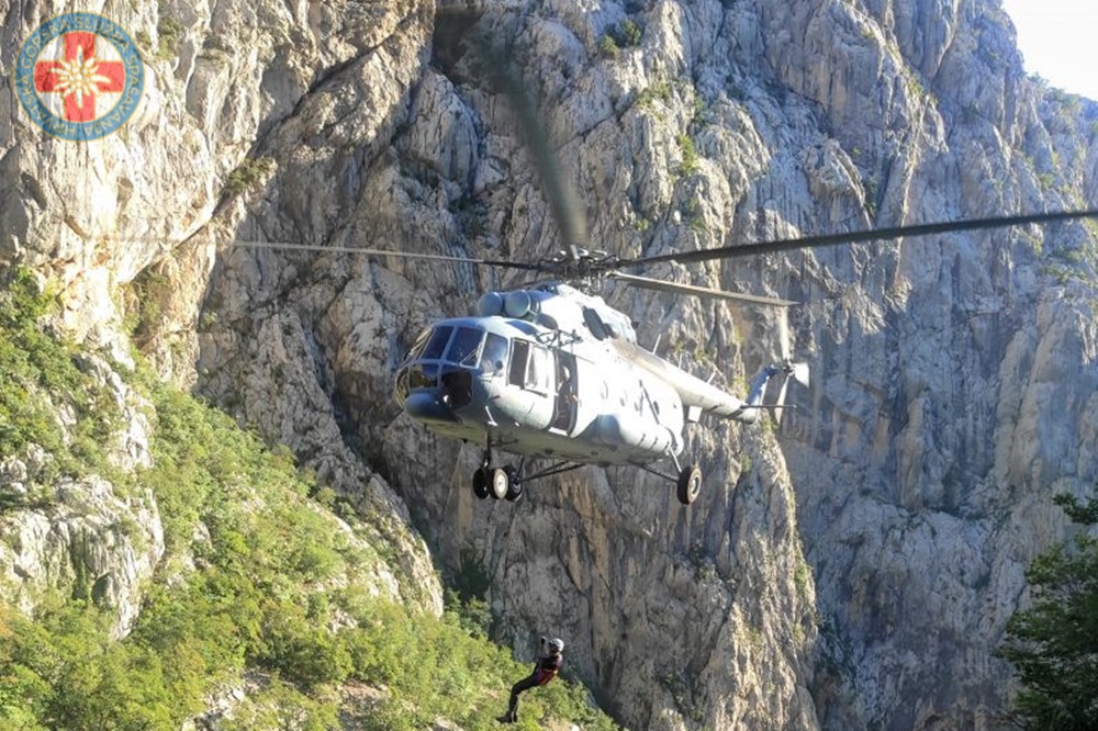 HGSS Helikopterska akcija spašavanja u Maloj Paklenici