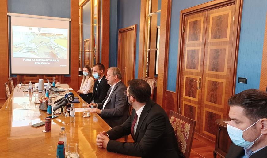 Uručeni ugovori vrijedni 9,3 milijuna kuna za zonu Crno, novu zgradu poduzetničkog inkubatora, inteligentno prometno rješenje...