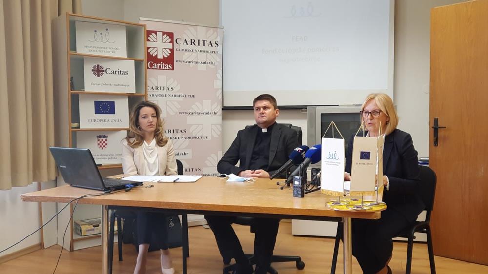 CARITAS ZADARSKE NADBISKUPIJE Suzbijanje siromaštva u Zadarskoj županija podjelom hrane i osnovne materijalne pomoći