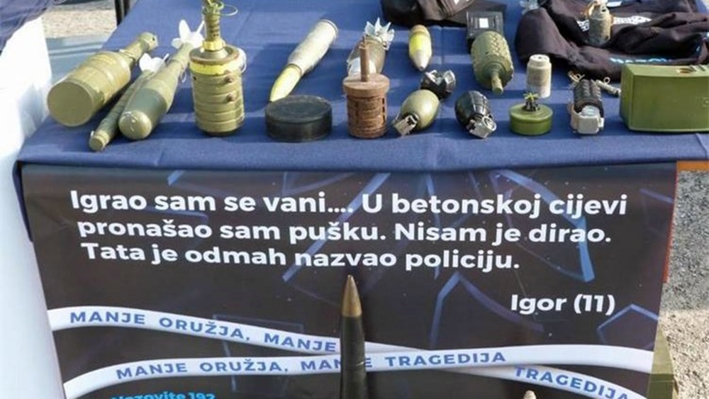 I tijekom rujna građani se pridružili dragovoljnoj predaji oružja