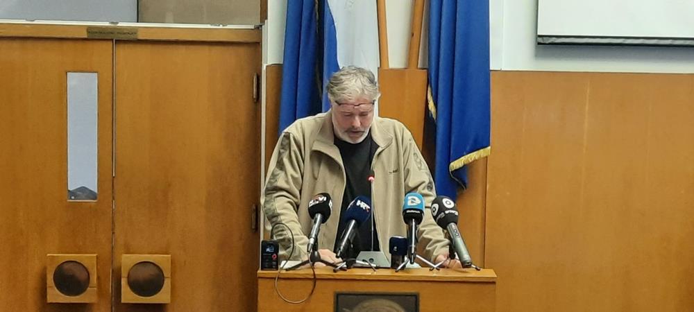 NA ODBORU REBALANS OPET NIJE PROŠAO Enio Meštrović uoči sjednice vijeća poručio: "Penal će se izvesti na slijedećoj sjednici plasiranim udarcem u rašlje zvanim amandman."