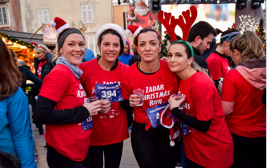 Zadar Christmas Run 2021 - trkački božični spektakl u crvenim božičnim kapicama