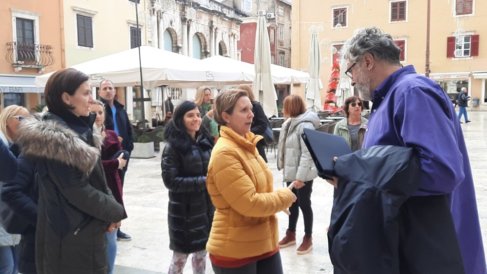 ZBOG COVID POTVRDE Marjana Botić nije ušla u zgradu Grada, pozvana policija; Enija zaustavili prosvjednici
