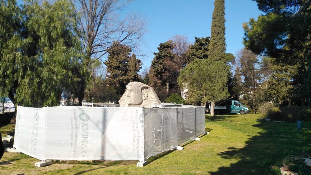 VJEROVALO SE DA JE U NJOJ SKRIVENO BLAGO Počeli konzervatorsko-restauratorski radovi na skulpturi Sfinge