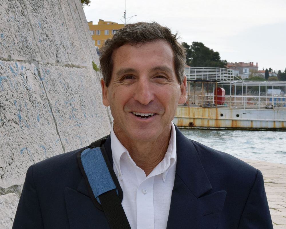 DR. JOHN GRATTO, FULBRIGHTOV STIPENDIST NA SVEUČILIŠTU U ZADRU Učenici u Zadru mogu početi mijenjati svijet tako da posvoje park ili plažu i brinu o njihovoj čistoći