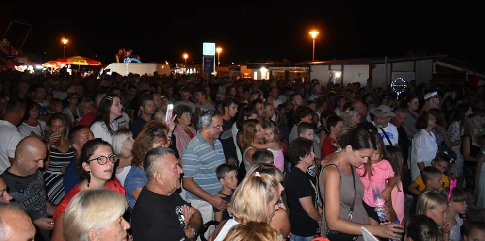 VRŠKO LITO Za Dane pomorstva klapa sveti Juraj HRM, a za Vršku noć legendarna Crvena jabuka