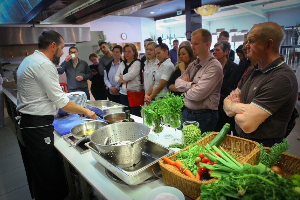 OKUSI BAŠTINU David Skoko i Renato Kraljev održali uspješnu gastro radionicu u Starigradu