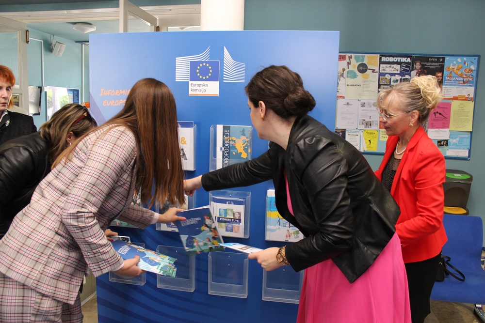 Europski tjedan 2022.: Gradskoj knjižnici Zadar donirano 710 primjeraka europskih publikacija