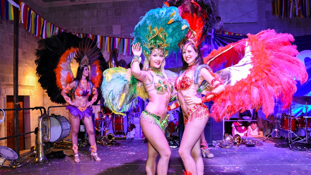 VELIKA ZABAVA NA PAGU Nakon dvije godine u grad  Pag vraća se Paški ljetni karneval, najstariji ljetni karneval u Hrvatskoj