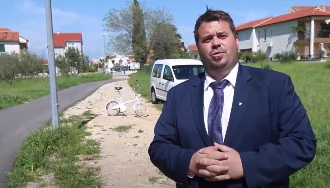 SLUČAJ OPĆINSKOG NAČELNIKA Načelnik Murtera  "peglao" službenu karticu u bordelu! Brani se riječima: Izvukao sam krivu!