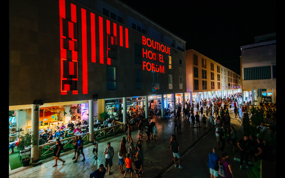 Boutique Hostel Forum proslavio deseti rođendan uz spektakularni koncert grupe Elemental u centru Zadra