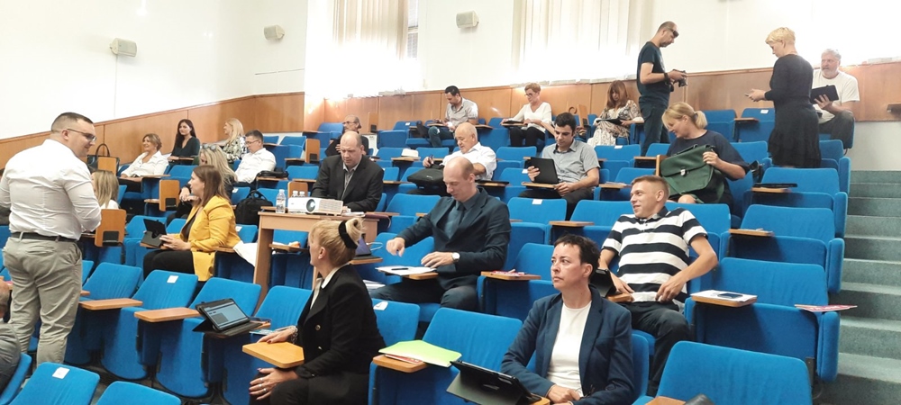 PREDSTAVA "GRADSKO VIJEĆE" SDP protiv nove vijećnice Karamatić Brčić, HDZ ih optužio za vrijeđanja i napustio sjednicu