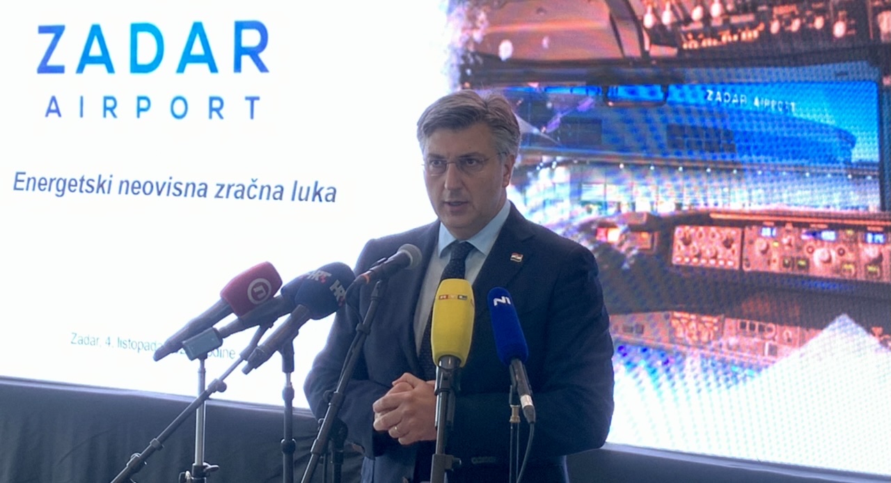 VELIKI PROJEKT ELEKTRIFIKACIJE I EKOLOGIZACIJE ZL ZADAR Klišmanić: Bit ćemo prva energetski neovisna zračna luka u Europi! Plenković: Ulaganje u ZL omogućit će daljnji gospodarski razvoj Zadra i okolice