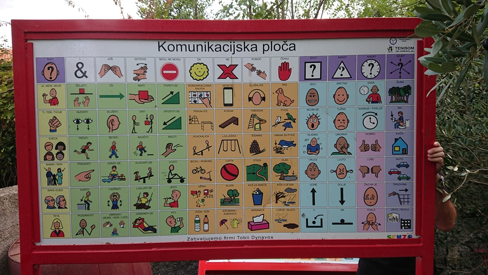 Postavljaju se tri nove javne komunikacijske ploče za djecu s poteškoćama u razvoju