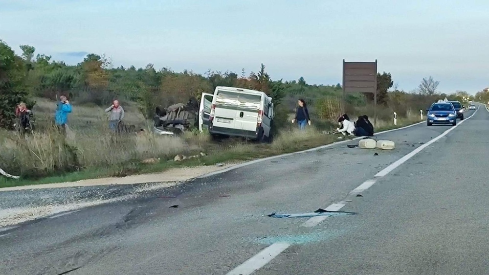 U prometnoj nesreći kod Zatona teže ozlijeđena putnica iz automobila