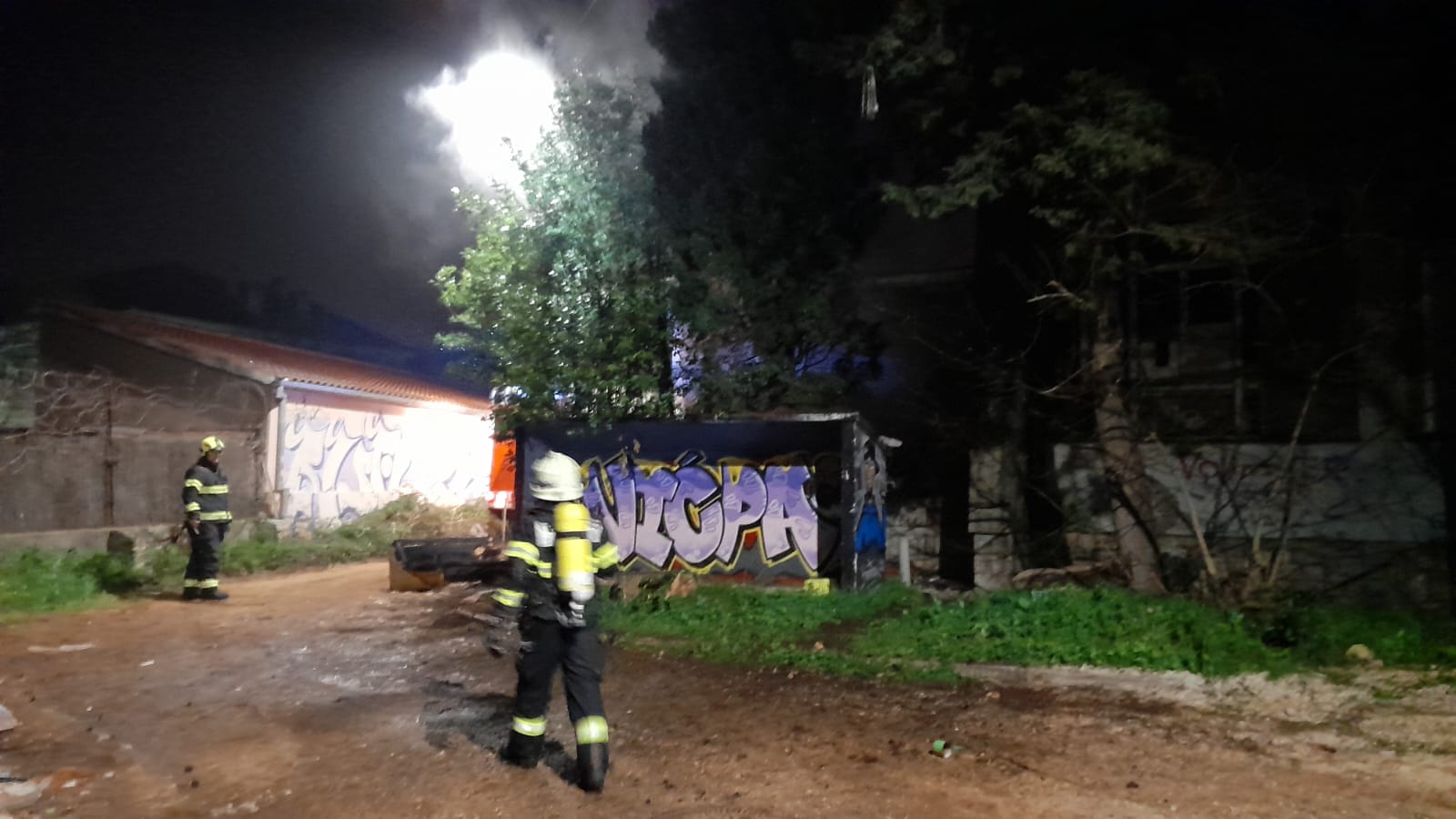 POŽAR NA VOŠTARNICI Zapaljen zapušteni dio zgrade bivše menze, ispod Centra za mlade